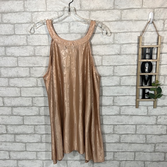 BKE Boutique Satin cold shoulder top size Medium - Picture 12 of 16